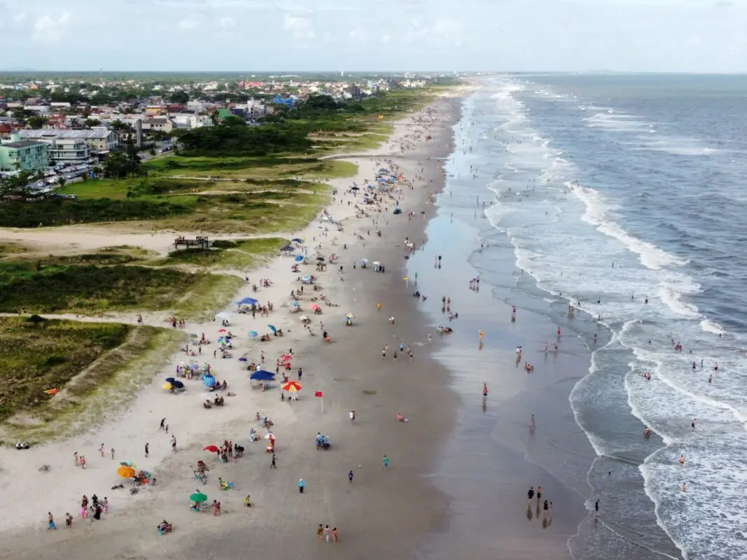Vista aérea da praia de Pontal do Paraná